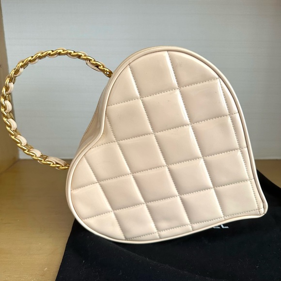 Chanel Vintage Heart Vanity Bag - Picture 2 of 16